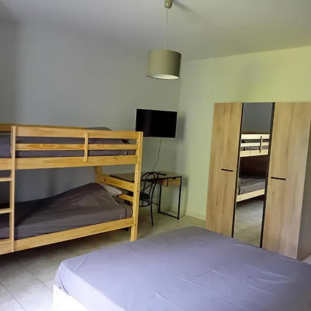 Complet Jusque 6 Personnes Cruis