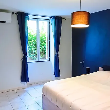 Complet Jusque 6 Personnes Cruis